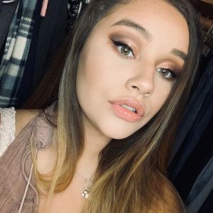 Meet your Posher, Cierra